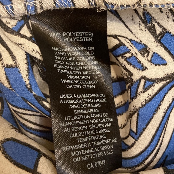 Audrey & Celine light weight sleeveless top. M - Picture 3 of 6